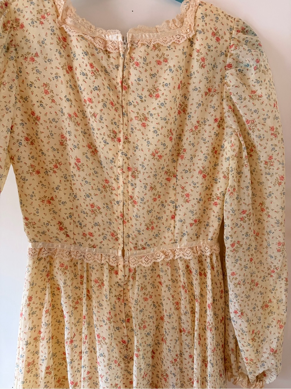 Vintage 1970’s Yellow Floral Maxi Dress with Lace Trim - Picture 7 of 8